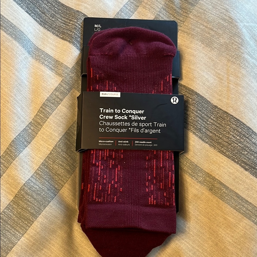 2019 Lululemon Train To Conquer Crew Socks with Silver